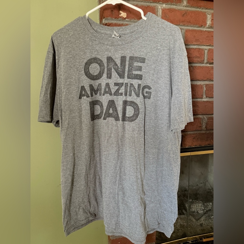 One Amazing Dad Graphic T-Shirt Gray Heather - XL Gildan